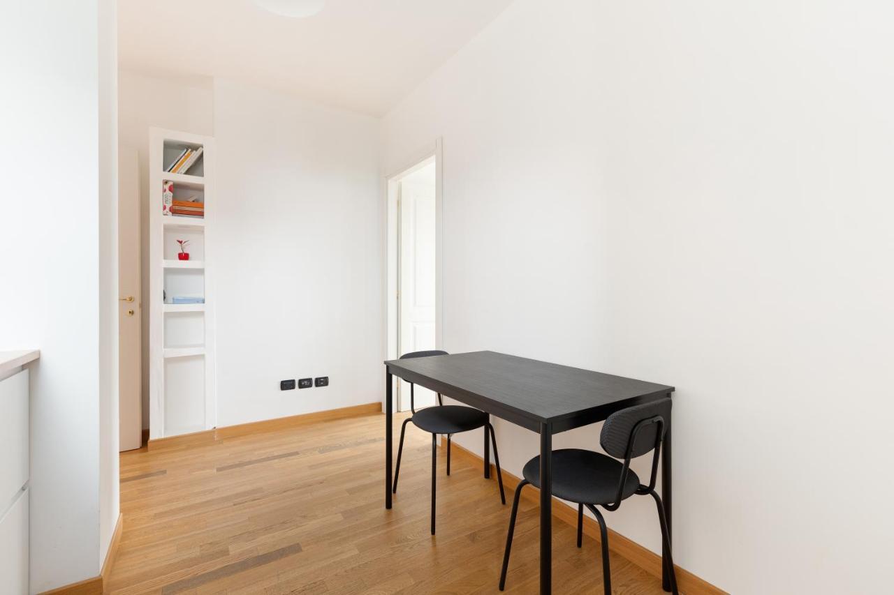 Milan Comfy Apartment X3 - With Balcony, Milan